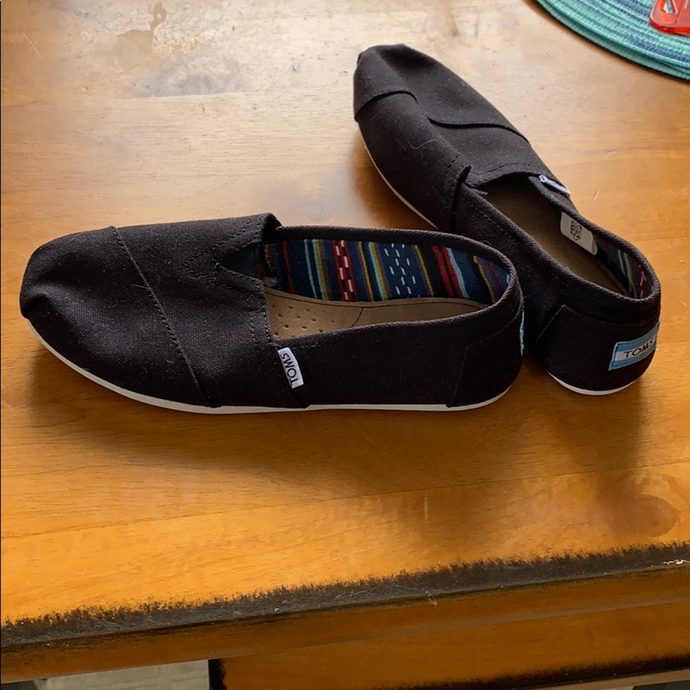 Toms black shoes